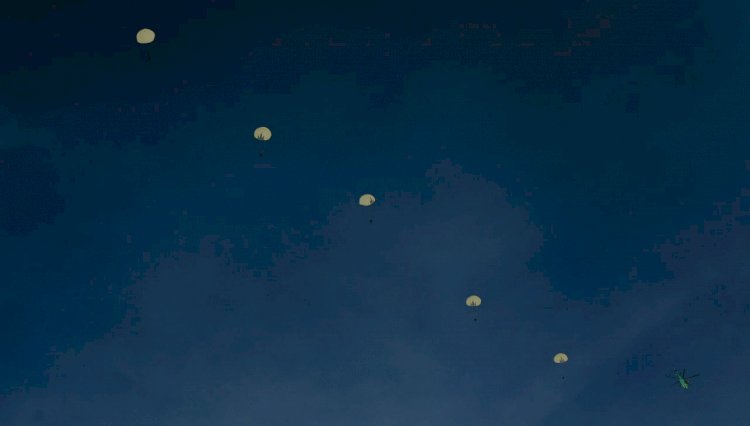 Десантшылар түнде парашютпен секірді