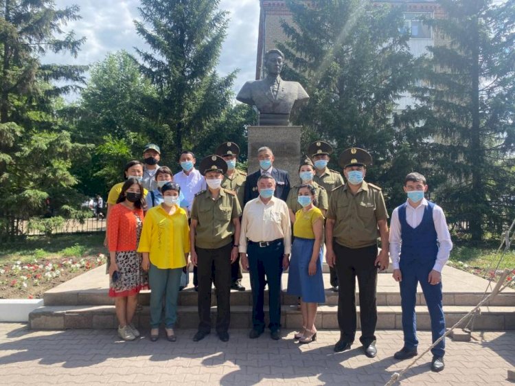 Көкшетауда "Бейбіт күннің батырлары" көрмесі ашылды