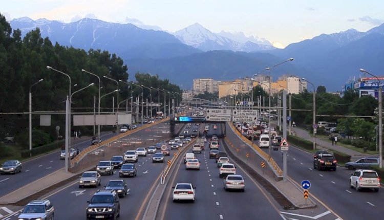 Алматының Өтеген батыр көшесінің бір бөлігінде көлік қозғалысына шектеу қойылды