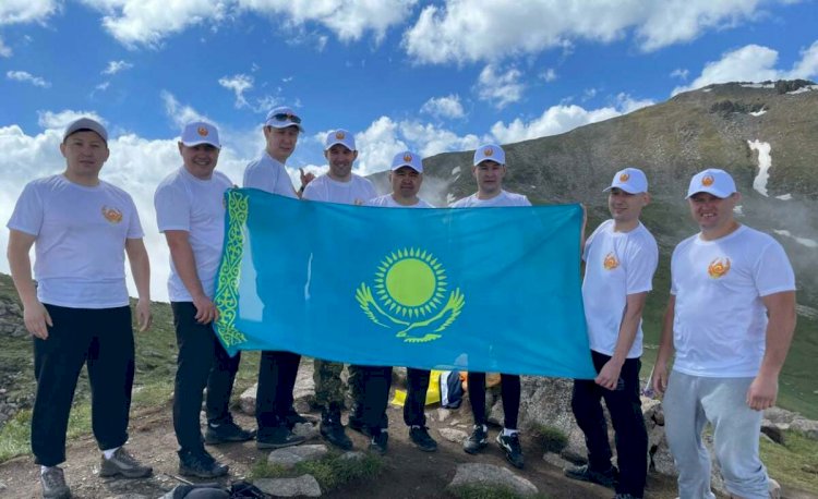 Алматылық полицейлер Фурманов шыңын бағындырды