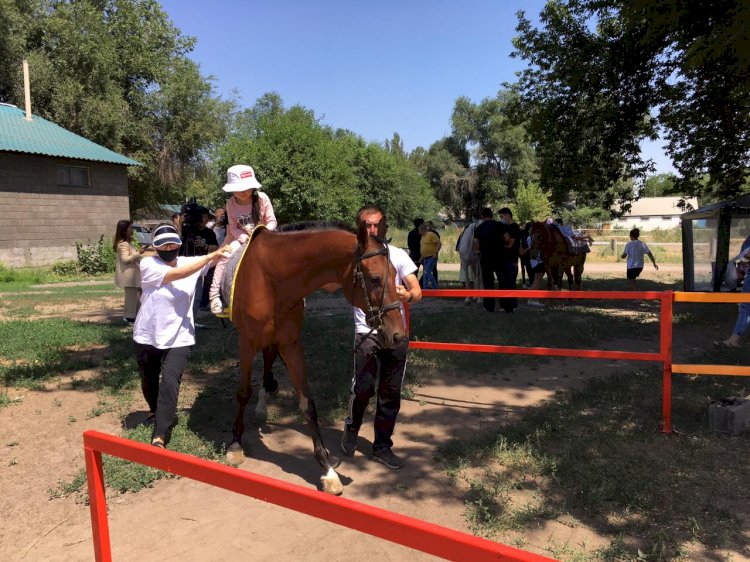 Алматыда «Балаларға иппотерапия қызметі» әлеуметтік жобасы іске қосылды