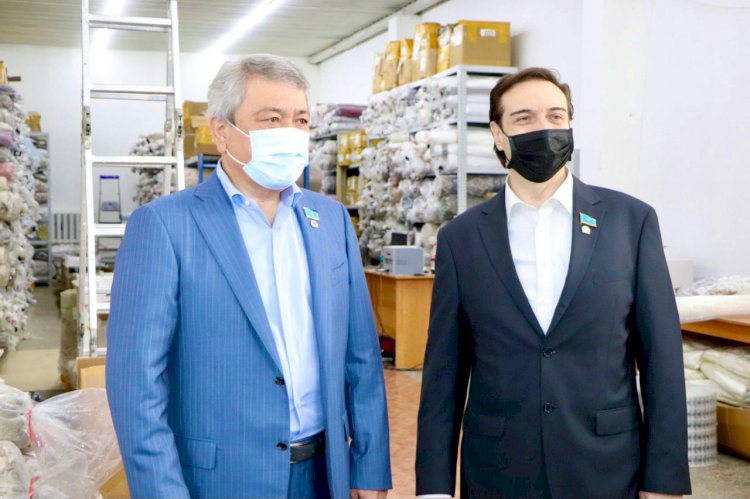Алматыда "нұротандық" мәжілісмендер кіші өнеркәсіптік парктегі жобалардың іске асырылуымен танысты