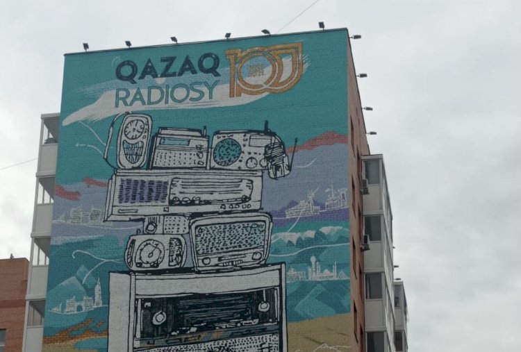 Қазақ радиосының 100 жылдығы құрметіне арналған мурал