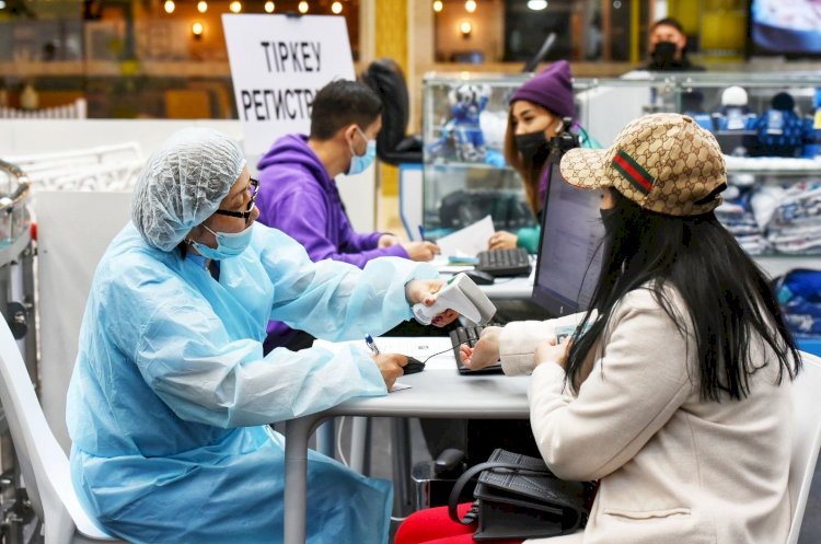 Алматының Әуезов ауданының әкімі қалалықтарды екпе алу үшін СОСО-на келуге шақырды