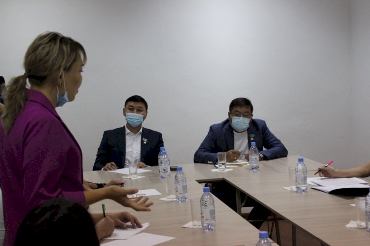 Алматы мәслихатының депутаттары муниципалдық қызметкер мәртебесіне қолдау білдірді