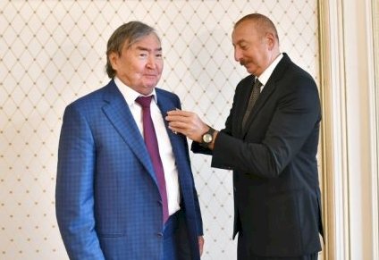 Олжас Сүлейменов «Шараф» орденімен марапатталды