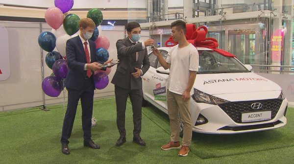 Алматы мен елорда тұрғындары вакцина алып, көлік ұтты