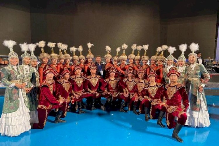 "Қазақконцерт" әртістері Душанбеде өнер көрсетті