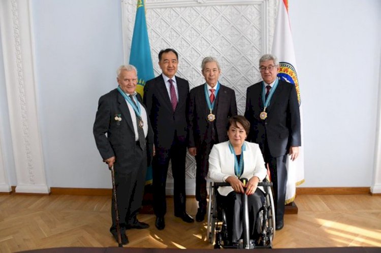 Сағынтаев Алматының жаңа құрметті азаматтарын құттықтады