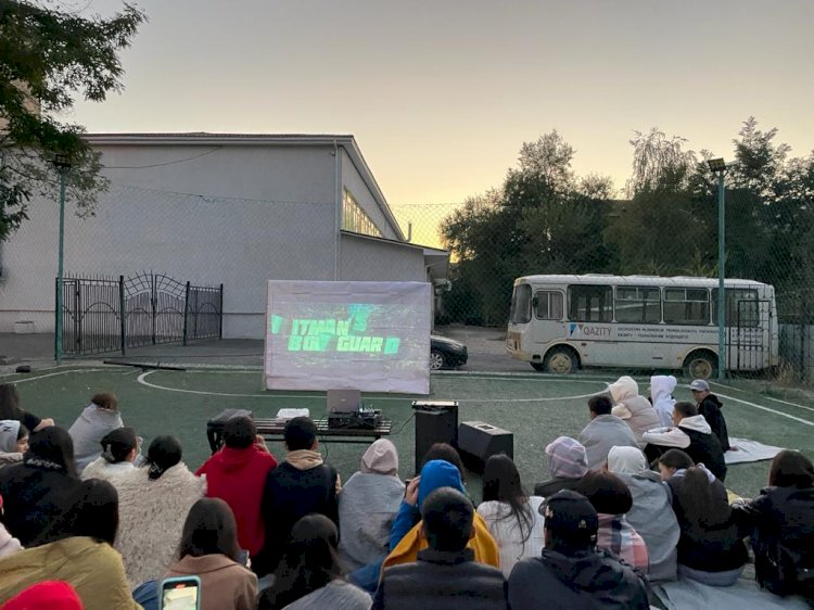 Алматы студенттері ашық аспан астында кино тамашалады