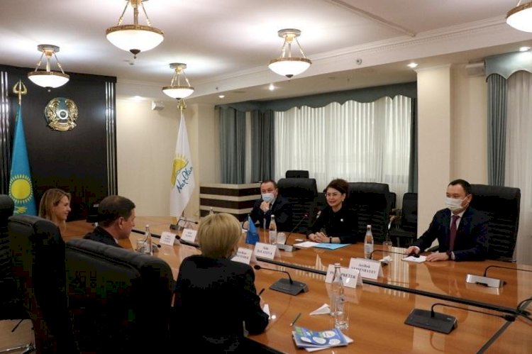 TiJi телеарнасының  мультфильмдері қазақ тілінде сөйлейді