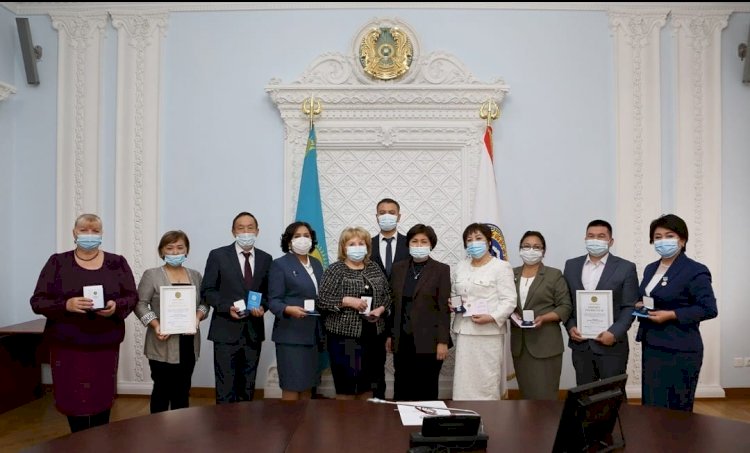 Алматы әкімдігі педагогтарды марапаттады