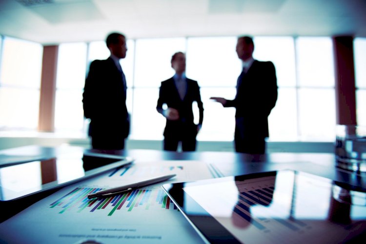 Болашаққа кім керек?