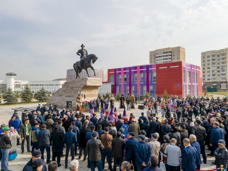 Талдықорғанда Жолбарыс бидің ескерткіші орнатылды