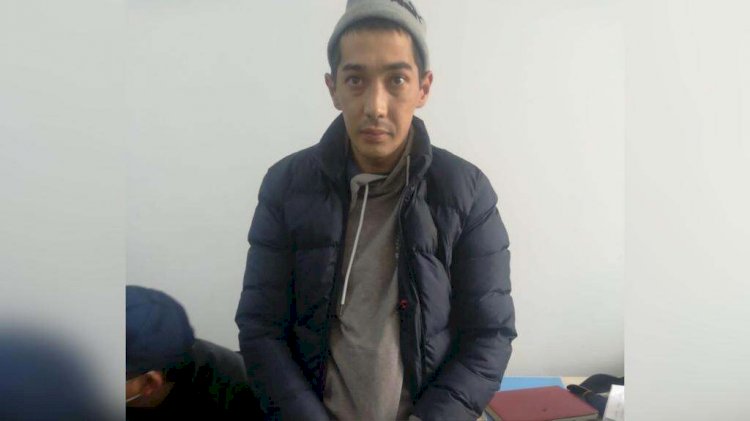 Алматыда қарбалас уақытында біреудің қалтасындағысын жымқырып жүрген ұры ұсталды