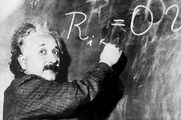 Францияда Эйнштейннің қолжазбасы € 11,7 млн сатылды