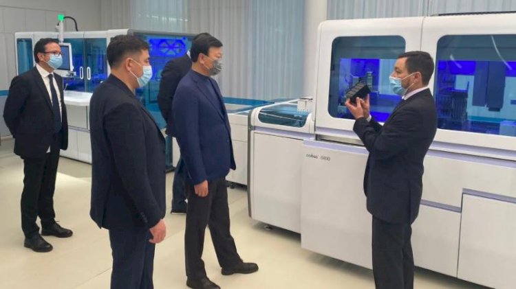 Цой швейцариялық фармкомпания өндірісімен танысты