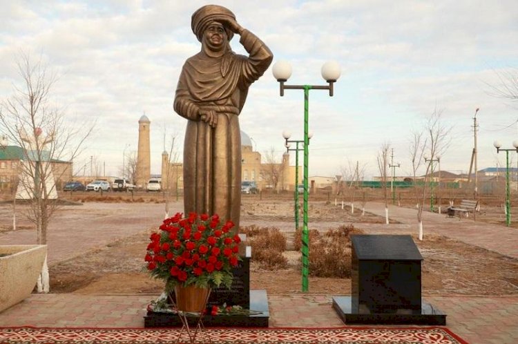 30 жыл бойы боздағын күткен анаға ескерткіш орнатылды