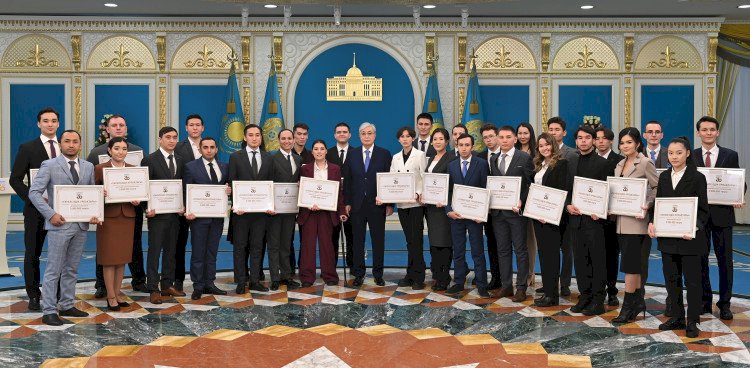 Президент «Тәуелсіздік ұрпақтары» грантын тапсыру рәсіміне қатысты