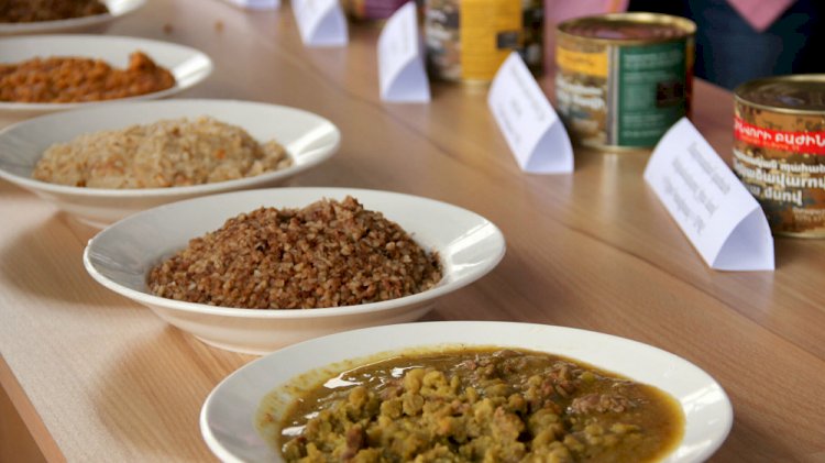 Грек армиясында екпе алғандар мен екпе алмағандар бөлек тамақтанады