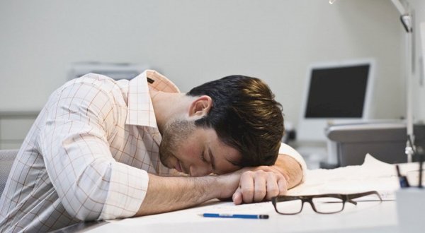 Ғалымдар күндізгі ұйқы үшін қолайлы уақытты атады