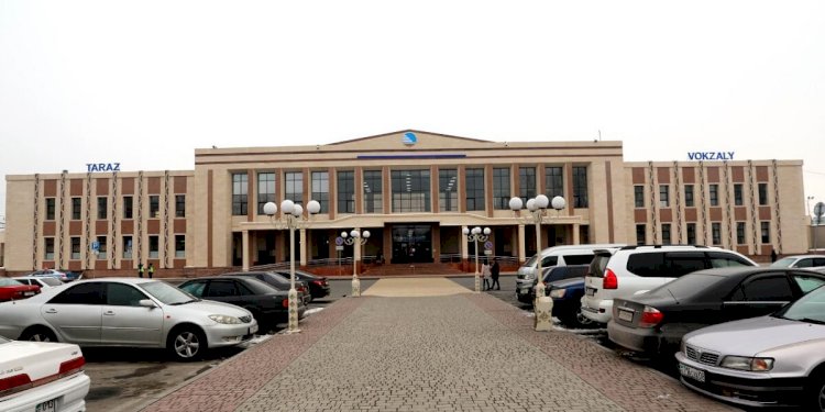 Жаңартылған Тараз вокзалы жолаушылар үшін есігін қайта ашты