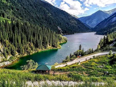 Қазақстанда коронавирусқа байланысты шектеулер алынып тасталғаннан кейін туристер ағыны артуда