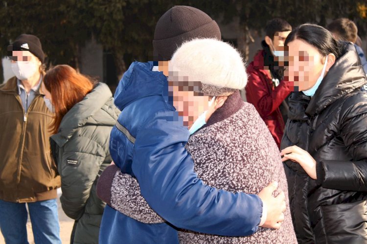 Сотталған балалар Алғыс айту күні қарсаңында ата-аналарымен қауышты