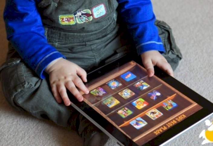 Елімізде балалардың көбі алтын уақыттарын телефонға экранына үңілумен өткізеді