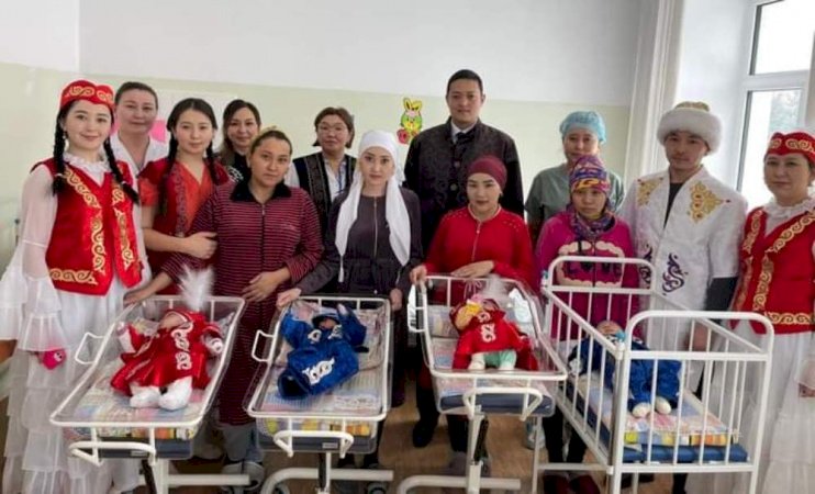 ШҚО-да нәрестелер перзентханадан ұлттық киіммен шығарылып жатыр