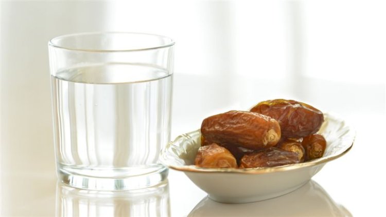 Алматыда оразаның алғашқы күні 100 мың дана су мен құрма таратылады