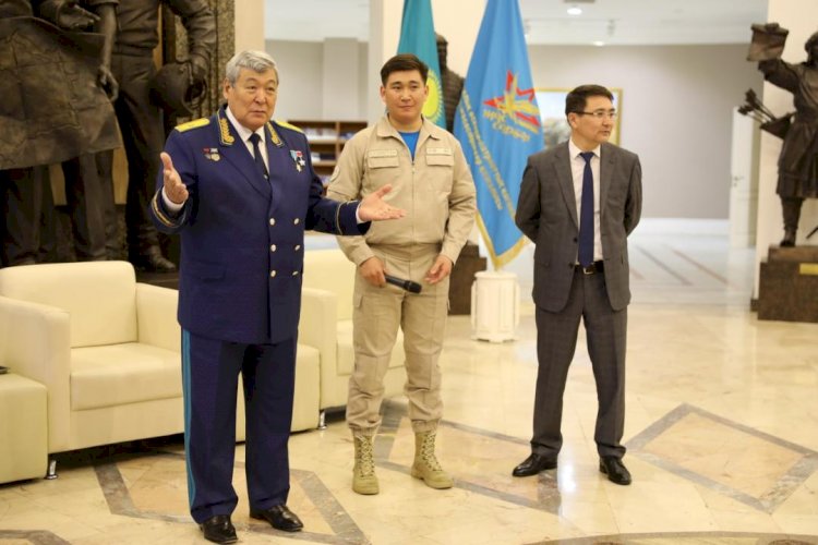 Қазақстанның тұңғыш ғарышкері «Жас сарбаз» қозғалысының тәрбиеленушілерімен кездесті