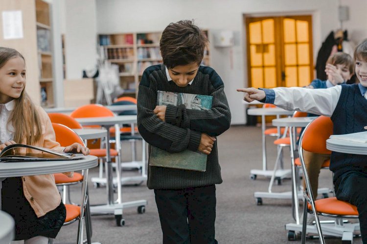 Балаларға буллинг жасағандарға айыппұл салынады