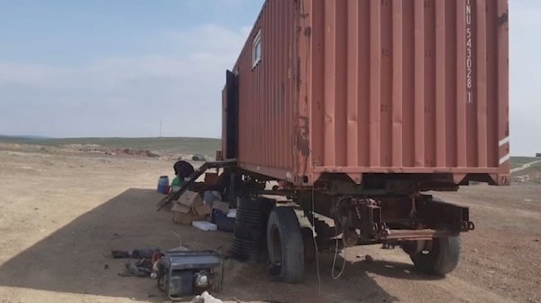 Алтын арқалаған алтау