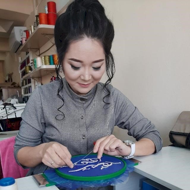 «Ине-жіп ұстамай отыра алмаймын»  немесе ісмер жас ана туралы бірер сөз