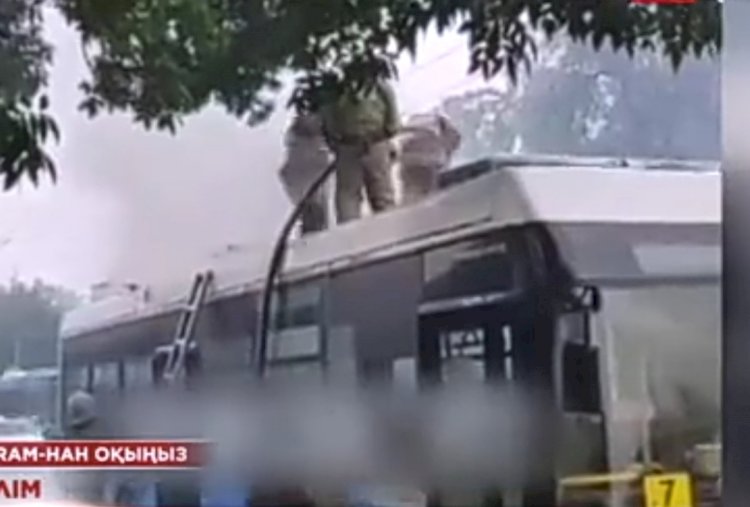 Алматыда жолаушылар мінген троллейбустан өрт шықты