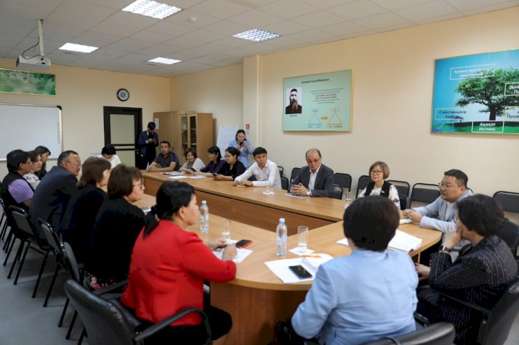 «Ұстаздар үйінің» қызметкерлері референдумды қолдайды