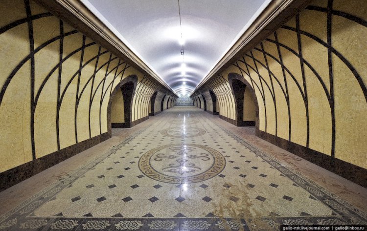 Алматыда жолаушылар метрода қамалып қалды