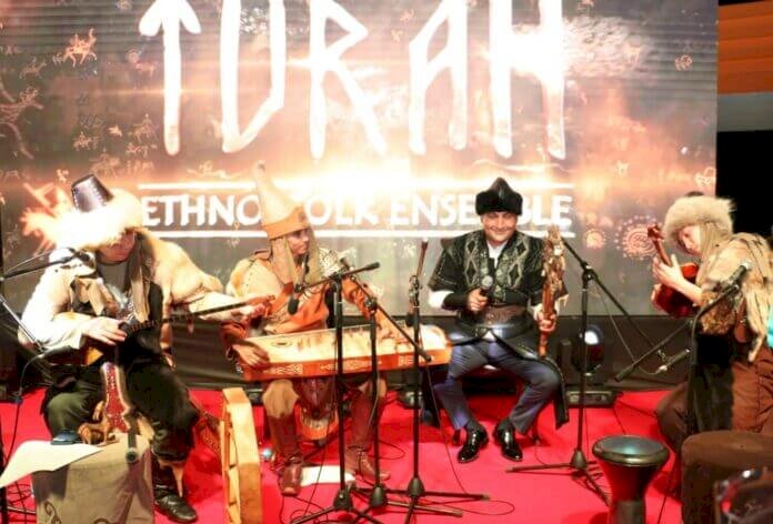 Қазақ өнерпаздары Түркияда өнер көрсетті