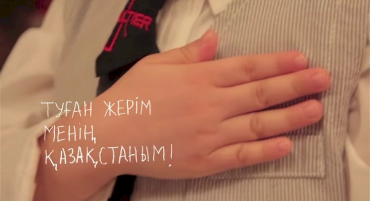 ЖАҢБЫРЛЫ ТАҢ немесе Әнұранды жатқа білетін балдырған