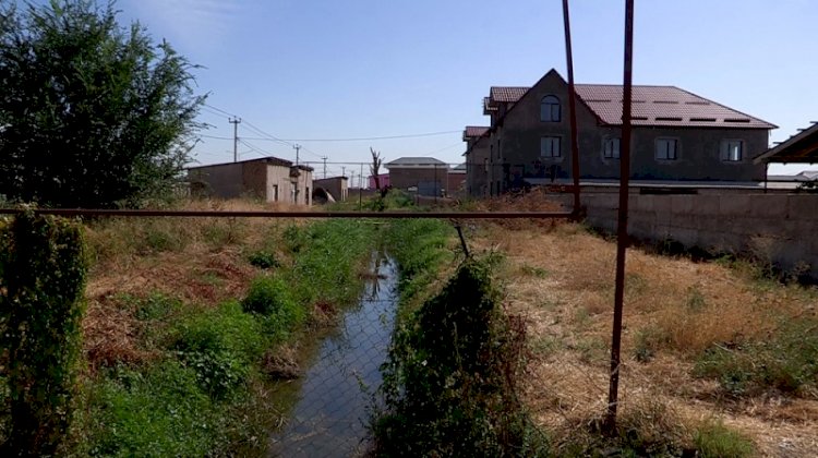 Арықтан шыққан жағымсыз иіс тексерілуде