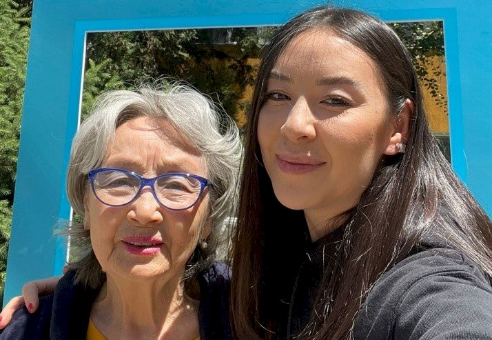 Дінзухра ТІЛЕНДИЕВА, Н.Тілендиев атындағы  фольклорлы-этнографиялық «Отырар сазы» оркестрінің көркемдік жетекшісі – бас дирижері, ҚР Еңбек сіңірген артісі: «Анам екеуміз дауыс бердік»