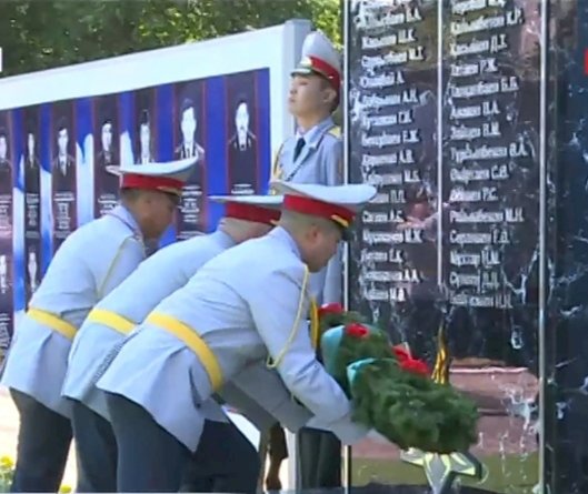 Алматыда қаза тапқан полицейлерге мемориалды ескерткіш қойылды
