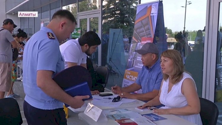 Жұмыс іздеген алматылықтарға бос жұмыс орындар жәрмеңкесі өтті