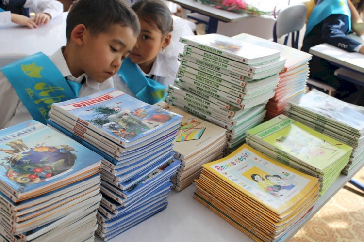 Қазақстанда мектеп оқулықтарының тізімі жаңартылды