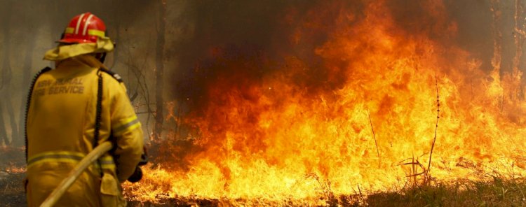 Атырауда өртенген пәтерден 3 бала құтқарылып, бір адам ауруханаға жеткізілді