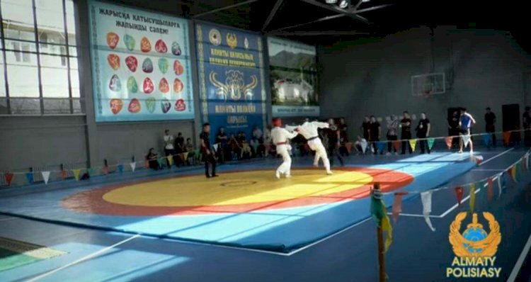 Алматы полициясында қоян-қолтық ұрыстан жарыс өтті