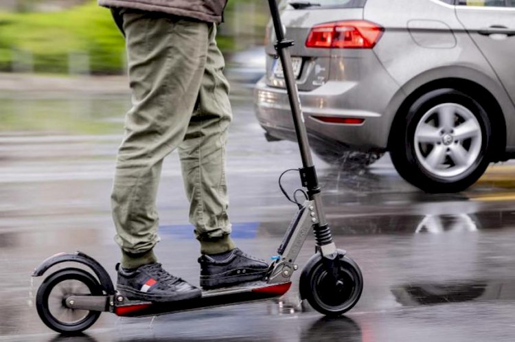 Елімізде электр самокатты басқаратын адамның құқықтық мәртебесі қарастырылмақ