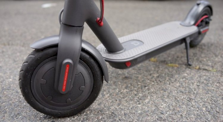 Алматыда көлікке самокатпен  соғылған бойжеткен көз жұмды