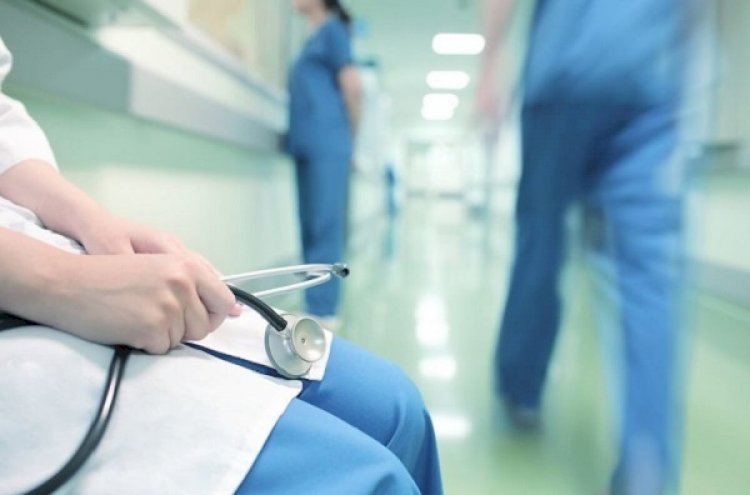 «Диагнозды телефонға қарап қояды»: Нарынқол ауылының тұрғындары білікті маман жоқ деп шағымданды